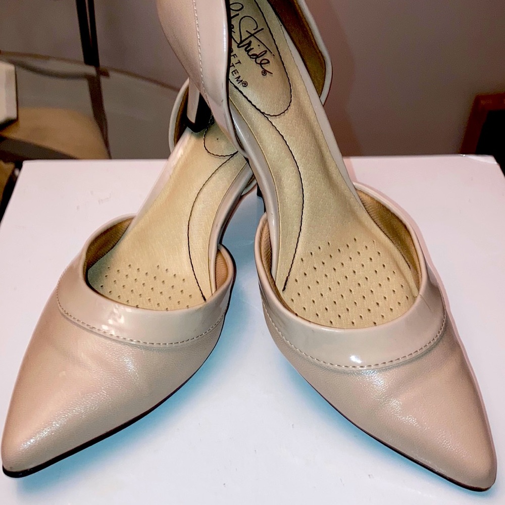 Pre-loved Life Stride Soft System Bone Kitten Heels